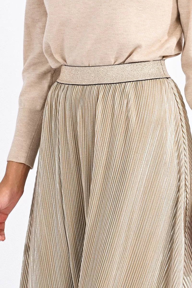 long-pleated-skirt.webp